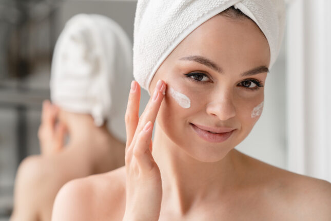 Bakuchiol : l’alternative naturelle au rétinol pour une peau lisse et éclatante